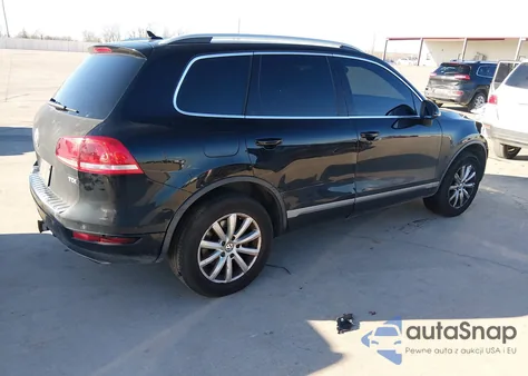 2012 Volkswagen Touareg Tdi Lux z USA, uszkodzony, nr VIN WVGFK9BPXCD002754